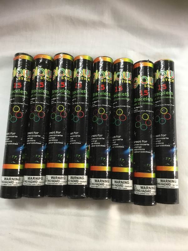 8 packs of Glow Sticks with 15 Bracelets with 15 connectors - 5 Colors