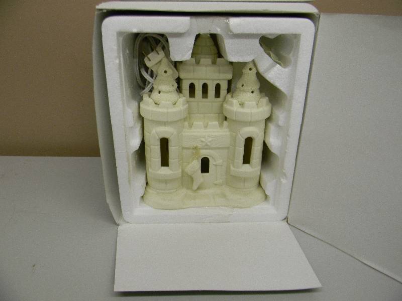 lot 24 image: DEPT 56-SNOWBABIES-STARGAZERS CASTLE-LIGHTED