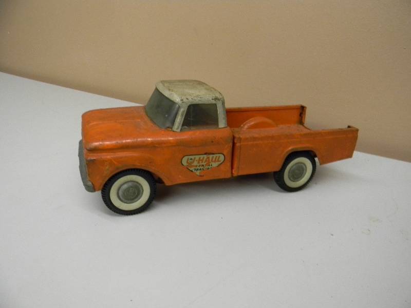 lot 1 image: RARE Nylint Twin I Beam front suspension pick Up Truck, has sliding hitch - 1964 Pick Up U-Haul - VERY COOL, SEE PICTURES