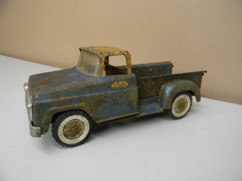 lot 3 image: VINTAGE TONKA (MOUND MN.) BLUE AND WHITE STEP SIDE PICK UP TRUCK - SEE PICTURES