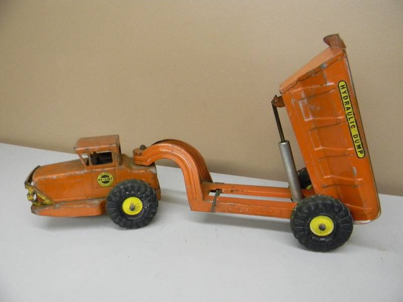 lot 10 image: VINTAGE Orange Steel NYLINT Hydraulic Dump Truck - VERY COOL, SEE PICTURES