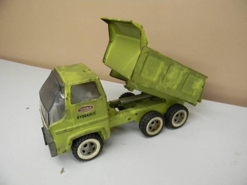 green tonka dump truck