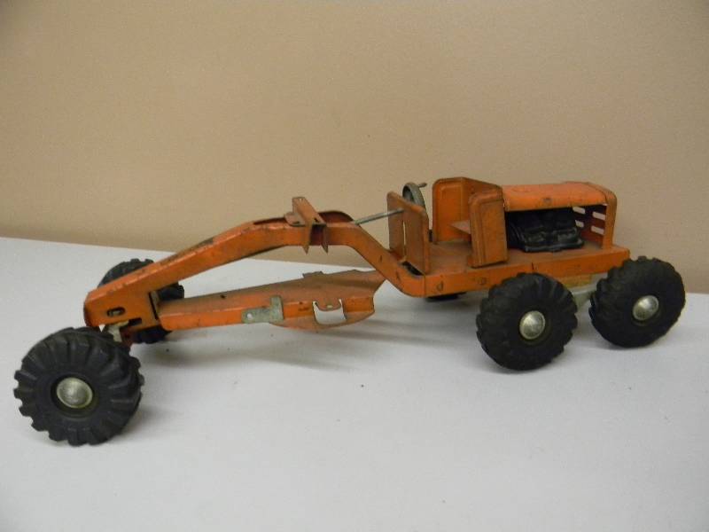lot 14 image: Vintage Wyandotte Truck Grader - SEE PICTURES