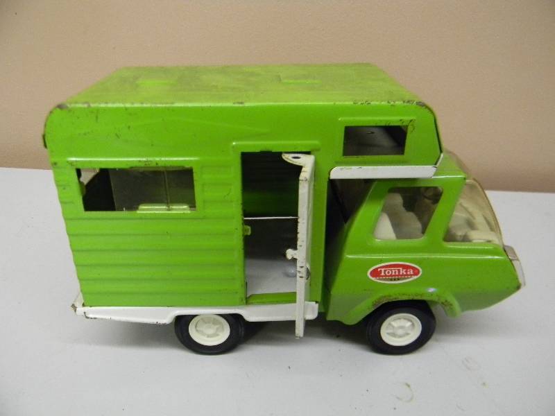 lot 18 image: Vintage 1970s Tonka Green Scamper Camper Pressed Steel - SEE PICTURES