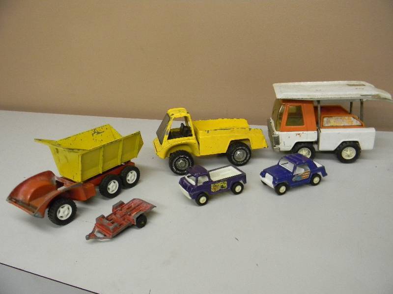 lot 19 image: VINTAGE BUDDY L, TOOTSIE TOYS, HUBLEY & GABRIEL SET - SEE PICTURES