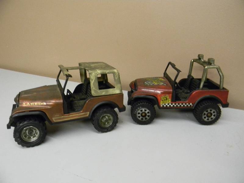 lot 22 image: 2 - VINTAGE TONKA JEEPS - SEE PICTURES