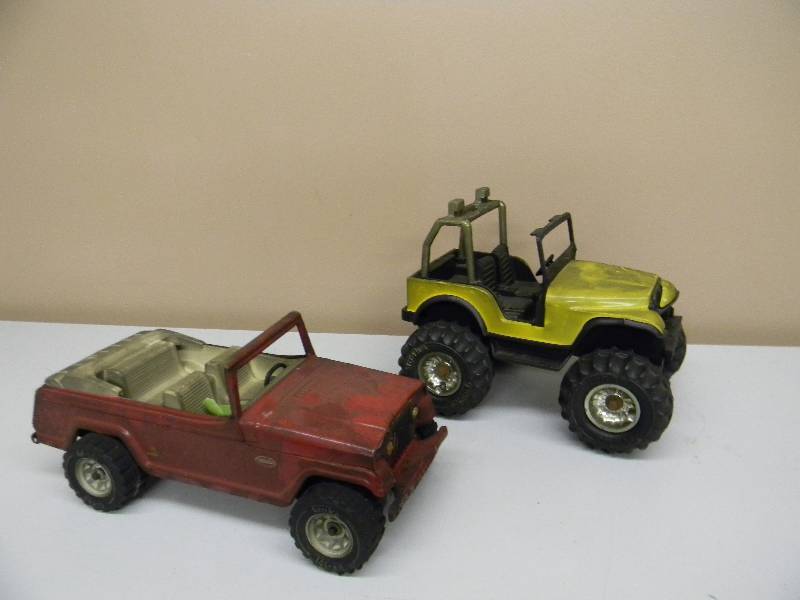 lot 23 image: 2 - VINTAGE TONKA JEEPS - SEE PICTURES