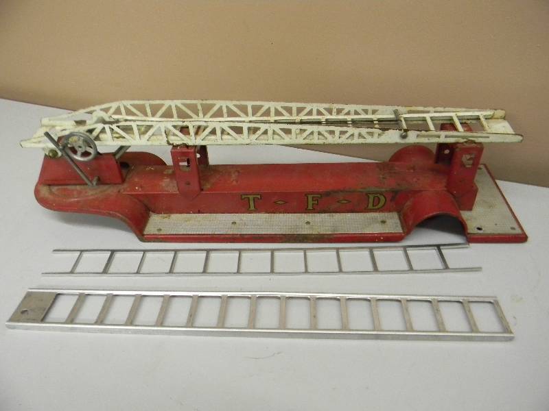 lot 25 image: VINTAGE TONKA FIRE DEPT. - PARTS - SEE PICTURES