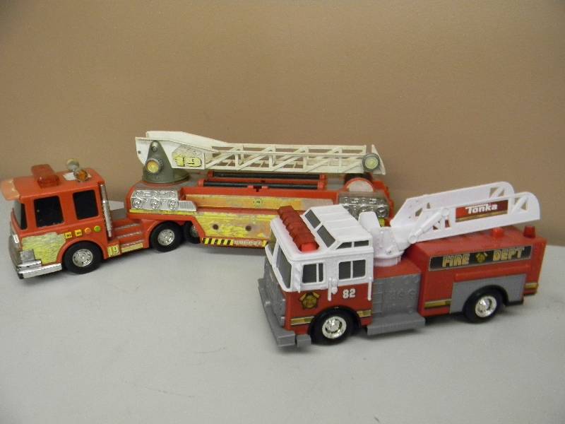 lot 27 image: TONKA FIRE DEPT TRUCK & EMPIRE MFG. FIRE TRUCK - SEE PICTURES