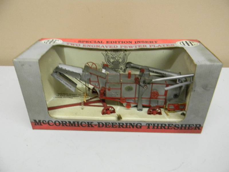 lot 38 image: SPEC CAST McCORMICK-DEERING THRESHER - SPECIAL EDITION INSERT TWO ENGRAVED PEWTER PLATES - 128 SCALE IN BOX - SEE PICTURES