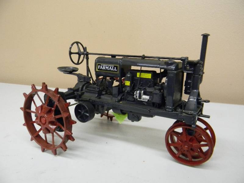 lot 44 image: ERTL McCORMICK-DEERING FARMALL TRACTORNIB Ertl Precision Series Tractor Narrow Front - NICE RARE - SEE PICTURES