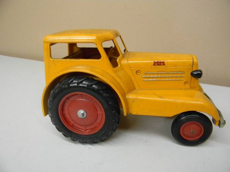 lot 51 image: RARE - 1938 MINNEAPOLIS MOLINE TWIN CITY MODERN MACHINERY UDLX TRACTOR TRUCK TOY - SEE PICTURES