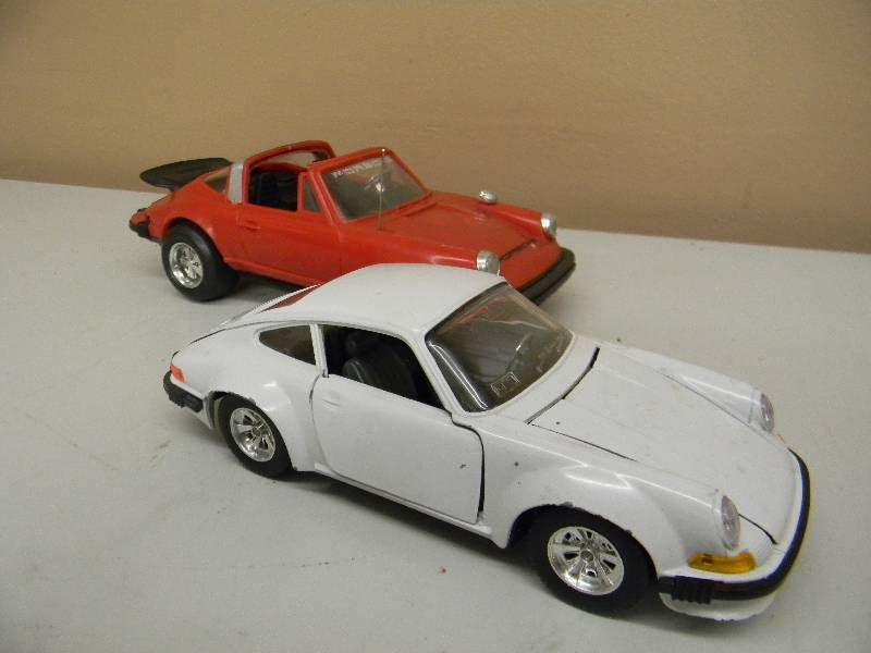 lot 57 image: VINTAGE DURAGO PORSCHE 911 DIE CAST 124 SCALE MADE IN ITALY - NEW BRIGHT PORSCHE BATTERY OPERATED CAR - SEE PICTURES