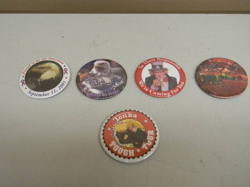lot 61 image: NEW OLD STOCK - TONKA, FARM, PATRIOTIC - BUTTON & BUTTON MAGNET COLLECTION - SEE PICTURES
