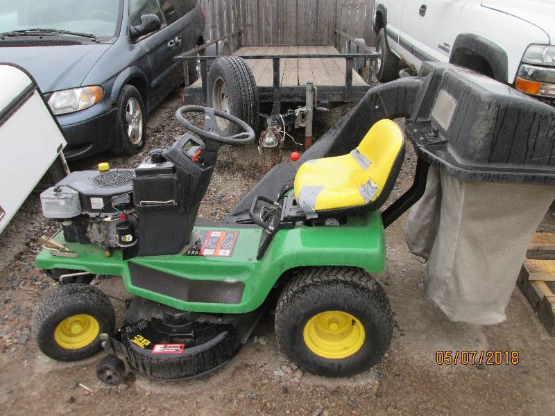 John Deere STX38 Lawn Tractor