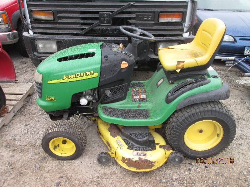 John Deere L130 Lawn Tractor