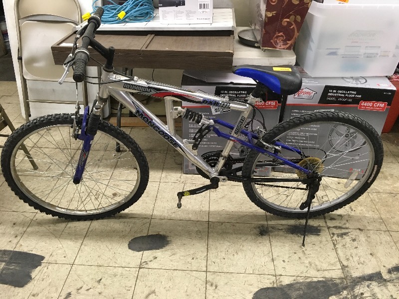 MONGOOSE MOUNTAIN BIKE