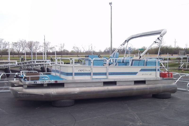 lot 1 image: 1987 Weeres Pontoon