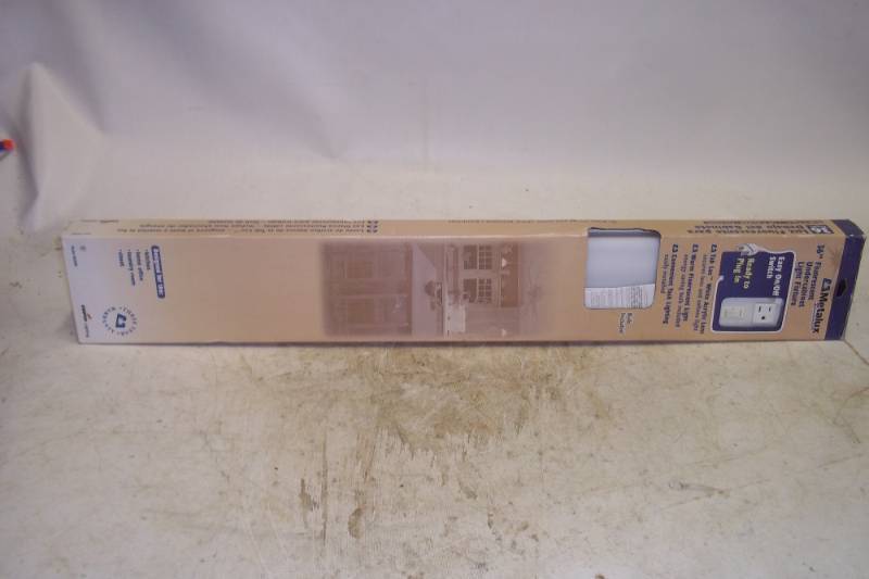 lot 22 image: 36 Fluorescent under cabinet light