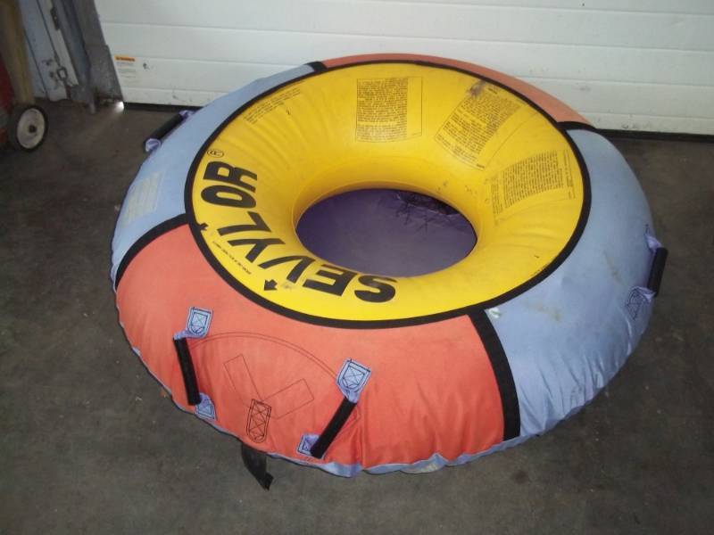 lot 17 image: water toy