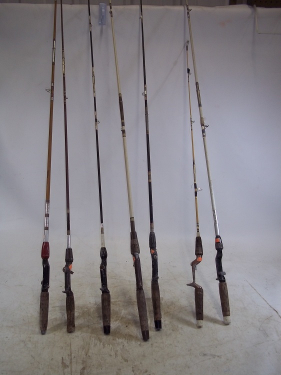 lot 46 image: 7 vintage Fishing Rods