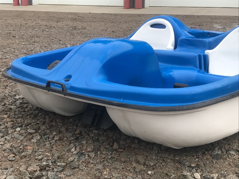lot 9 image: Monaco Peddle Boat