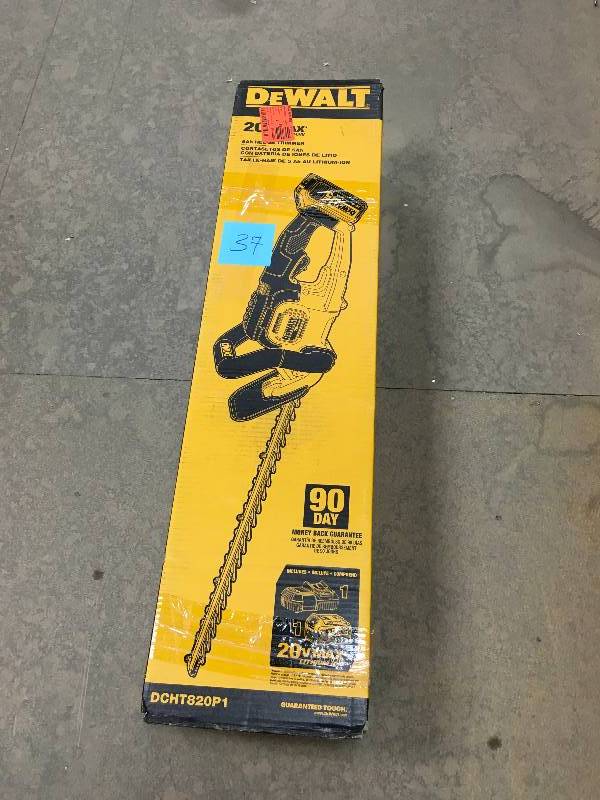 Dewalt 22 in. 20-Volt MAX Lithium-Ion Cordless Hedge Trimmer with 5.0Ah Battery and Charger Included not used