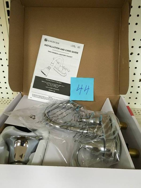 Glacier Bay Edgewood 4 in. Centerset 2-Handle Bathroom Faucet with 3-Spray Showerhead in Chrome new