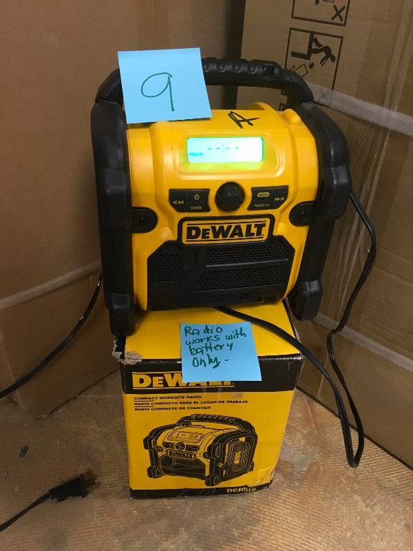 Dewalt CordedCordless Compact Worksite Radio used works with battery only