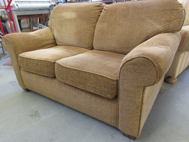 lot 504 image: FLEXSTEEL LOVESEAT