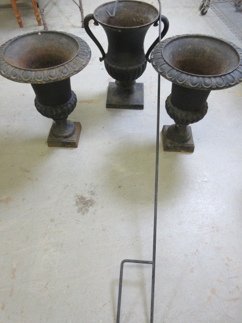lot 514 image: 3 WROUGHT IRON FLOWER POTS AND SHEPARDS HOOK