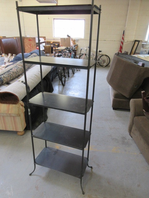 lot 515 image: HEAVY DUTY STEEL SHELVING UNIT