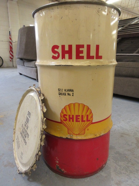 lot 516 image: VINTAGE SHELL GREASE CANISTER