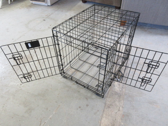 lot 533 image: LIFE STAGES COLLAPSIBLE PET CRATE