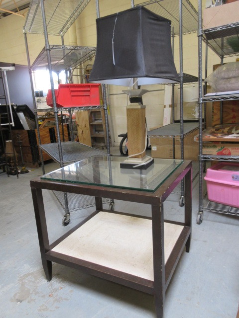 lot 534 image: TABLE AND LAMP