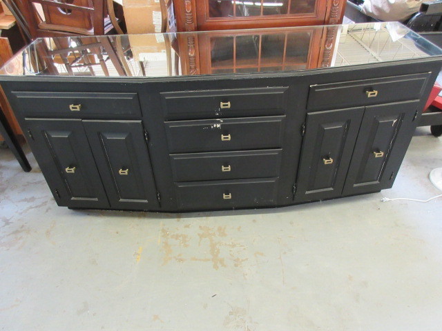 lot 536 image: MIRRORED TOP BUFFET