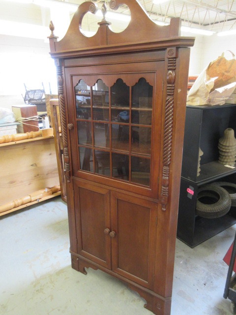 lot 538 image: PARK FURNITURE CORNER DISPLAY CABINET