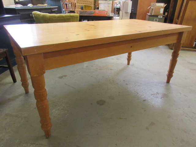 lot 543 image: LARGE SOLID WOOD TABLE