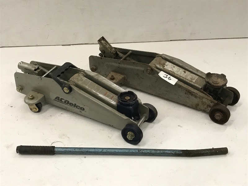 lot 36 image: Lot Of (2) Small Service Jacks ...