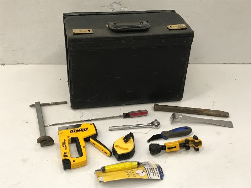 lot 45 image: Leather Case With Assorted Hand Too...