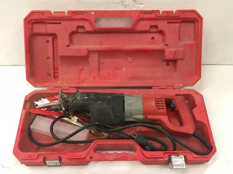lot 52 image: Milwaukee Heavy Duty 115Volt Sawzal...
