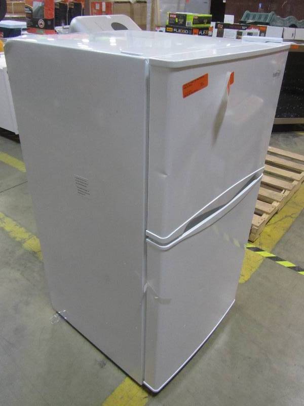 lot 6 image: Premium 4.5 cu. ft. Frost Free Mini Refrigerator in White