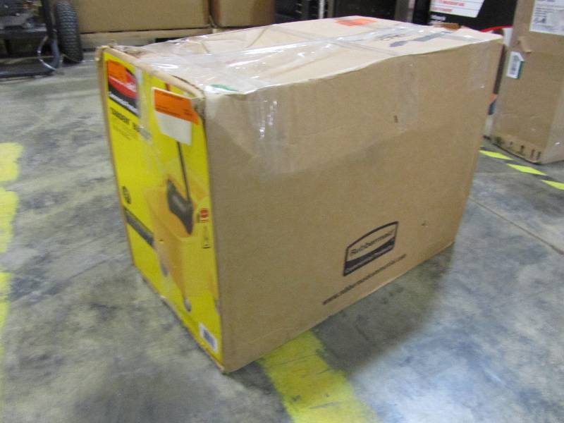 lot 21 image: Rubbermaid 31 qt. Tandem Mop Bucket