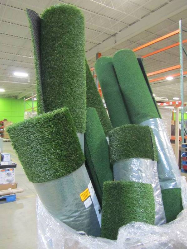 lot 37 image: Pallet of Turf (lot of 8 rolls of various sizes)