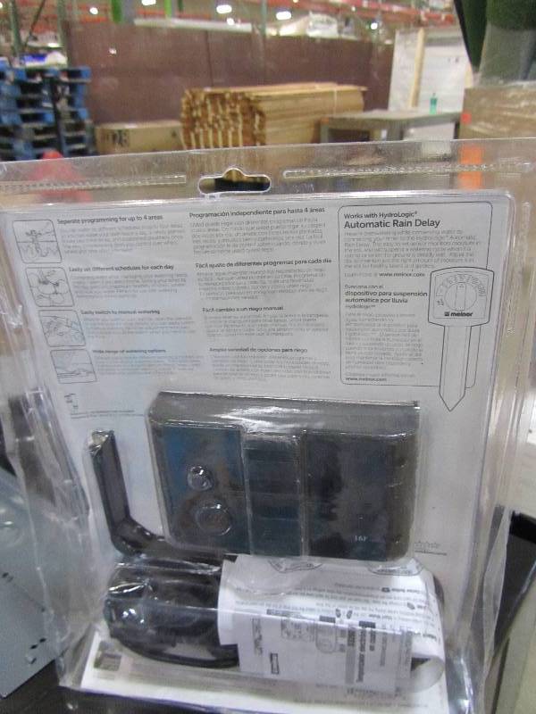 lot 40 image: Melnor Advanced 4-Zone Electronic Water Timer