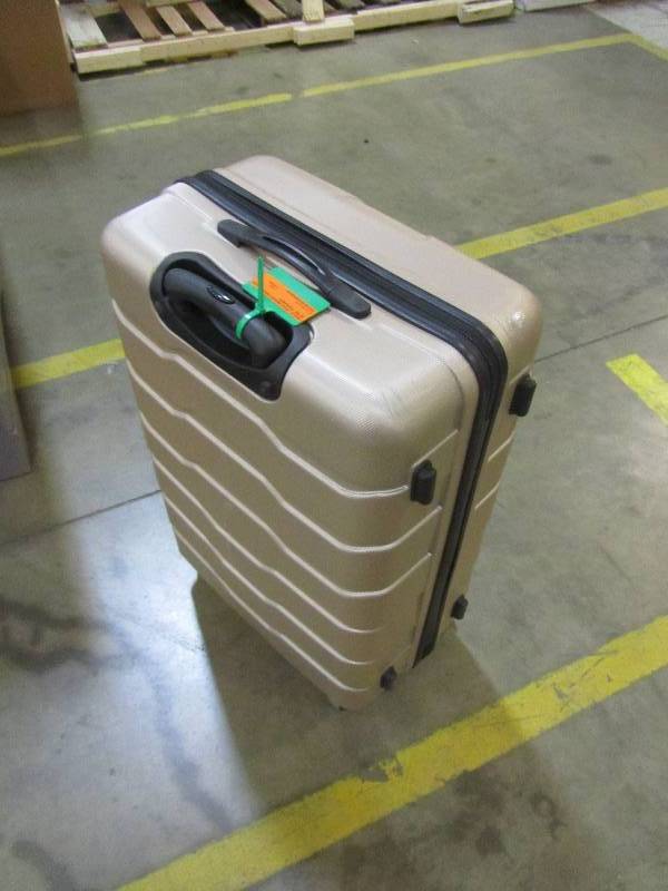 lot 79 image: Elite Luggage Omni 3-Piece Hardside Spinner Luggage Set, Champagne