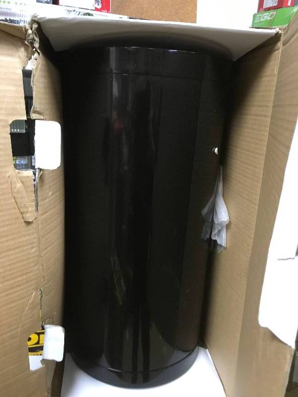 lot 61 image: Gibraltar Large Capacity Post Mount Mailbox