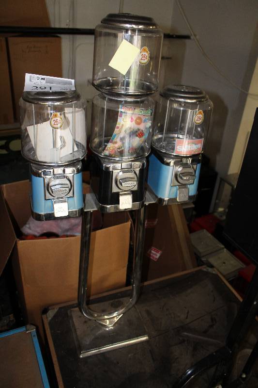 Beaver 3-Head $.25 Bulk Candy Dispenser