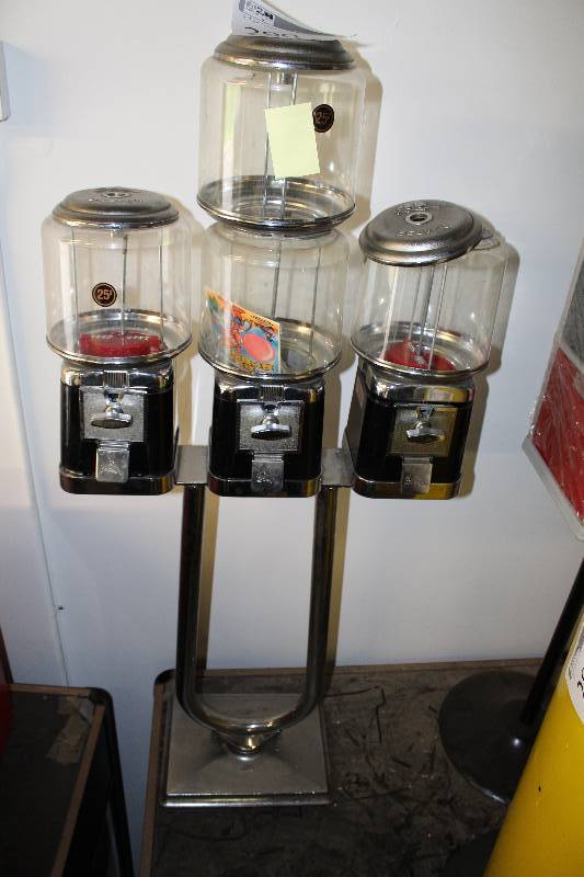 Beaver 3-Head $.25 Bulk Candy Dispenser