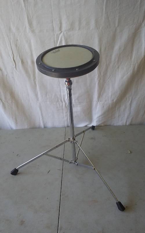 lot 3 image: Remo Practice Drum Pad With Stand